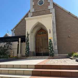 屋上にある独立型のチャペル