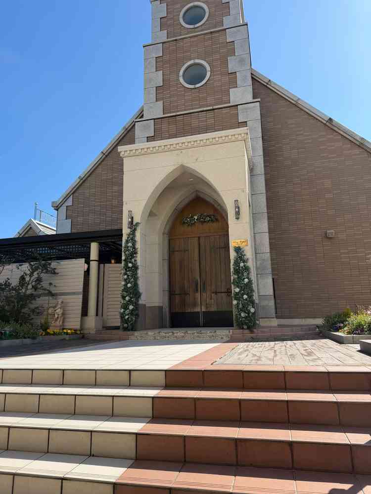 屋上にある独立型のチャペル