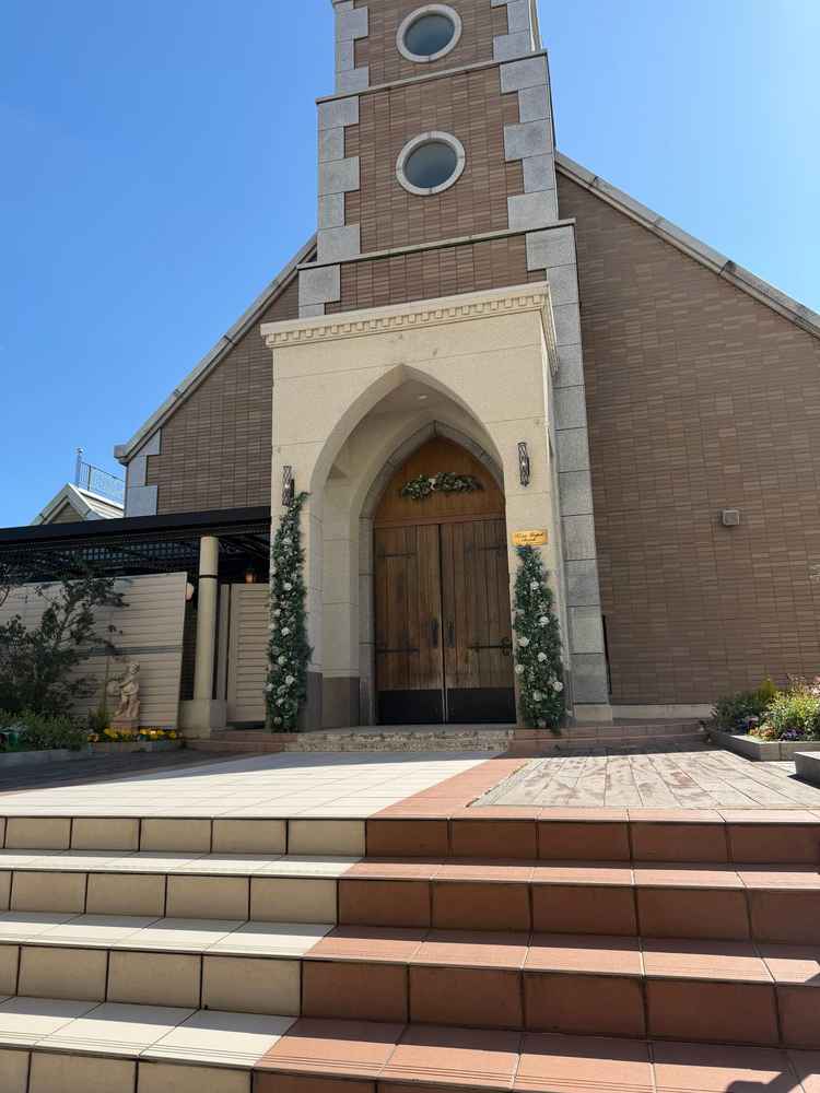 屋上にある独立型のチャペル