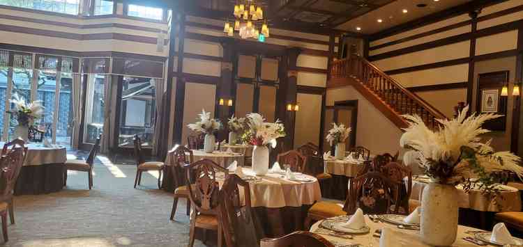 披露宴の会場は3箇所あり、どこも雰囲気が違い選ぶ楽しさがありました！