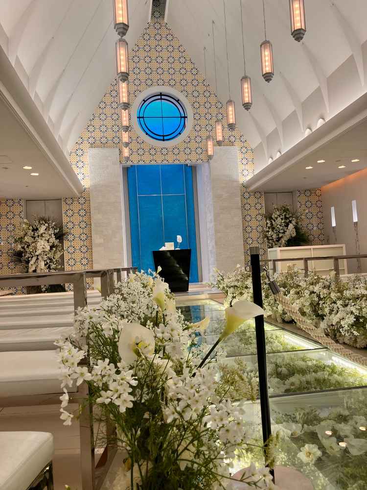 挙式会場の入り口から撮った写真です