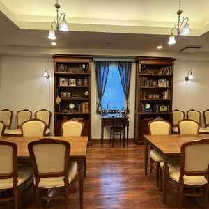 親族の控え室も両家の距離が近く自然と会話が出来そう。オシャレで雰囲気良し。