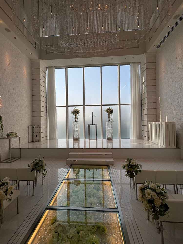 白基調のチャペル