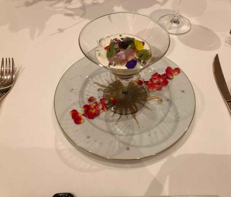 試食させていただいたお料理。エビなどの海産物が入っており、なめらかでとても美味しかったです。