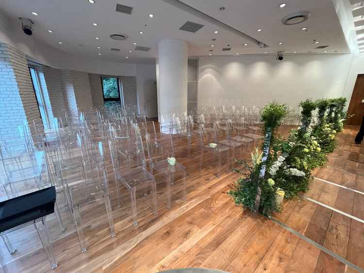 チャペルです。片方にしか座る場所がなく珍しいと思いました。