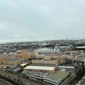 すぐ横がUSJで、非現実的な空間でした。