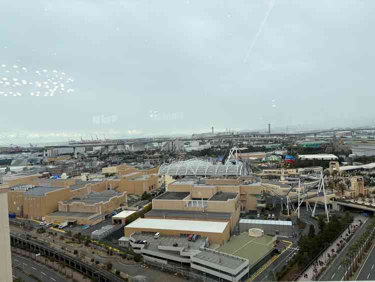 すぐ横がUSJで、非現実的な空間でした。