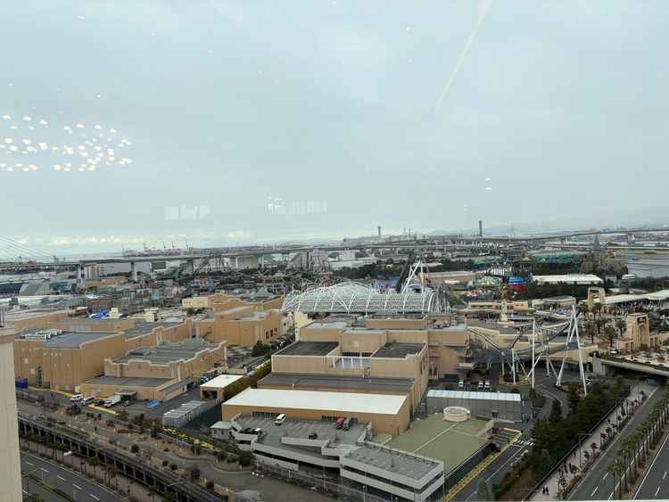 すぐ横がUSJで、非現実的な空間でした。