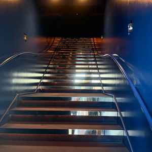 ガーデンへ続く階段