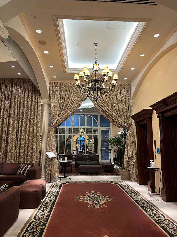 受付前の待合室は、玄関からすぐの場所で、迷うことはなく雰囲気もクラシカルで素敵でした。