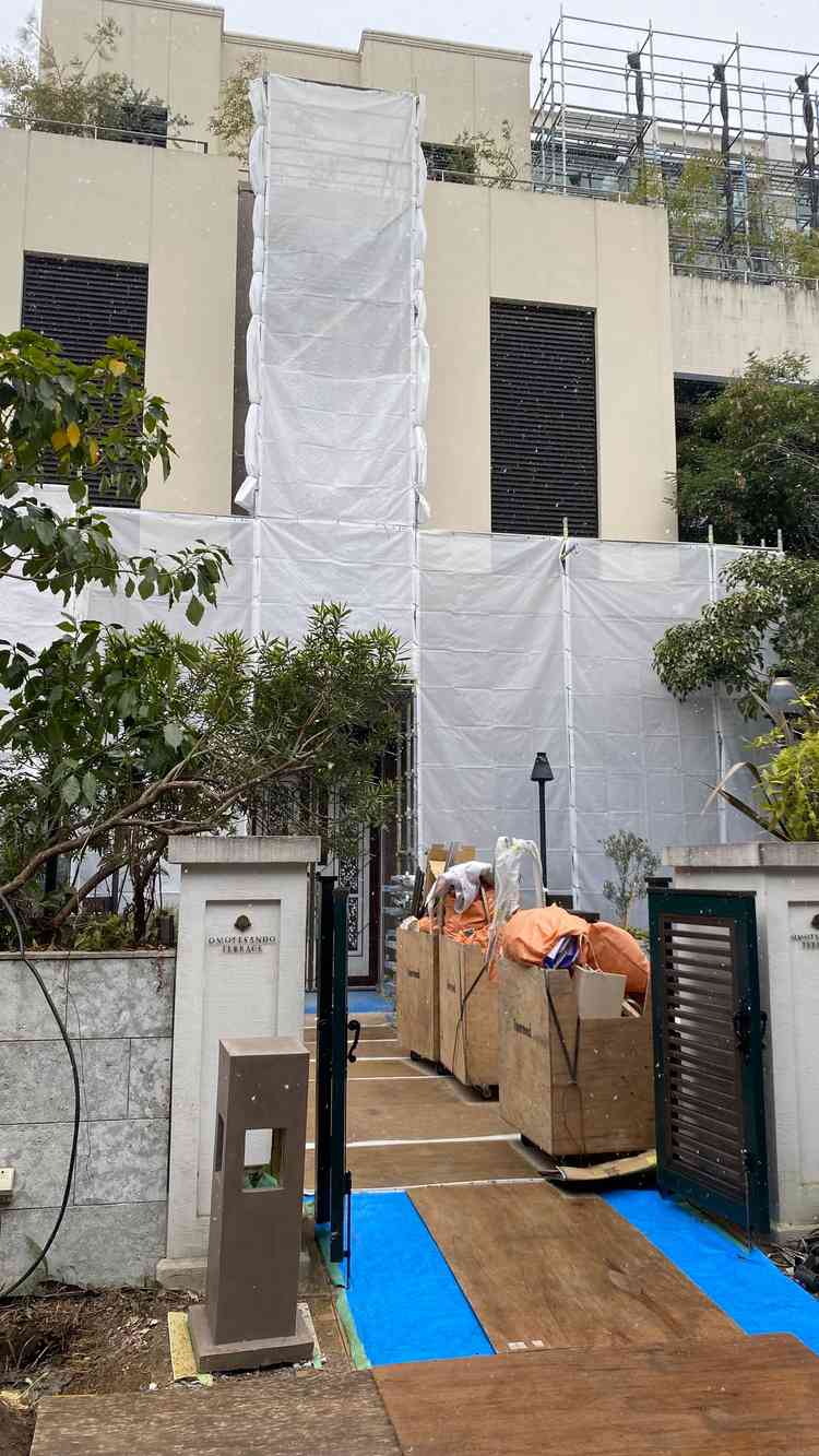 会場の外観。まだリニューアル工事中。