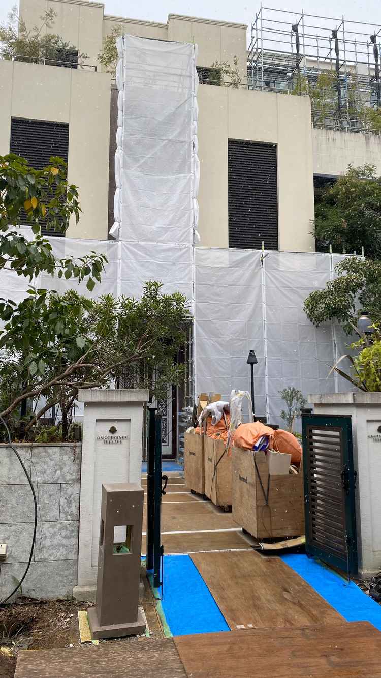 会場の外観。まだリニューアル工事中。