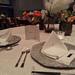 料理が運ばれてくる前の写真。洗練された雰囲気があって素敵でした。