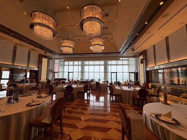 暖かみのある披露宴会場でこちらからは神戸海洋博物館やポートタワーを見ることができ良かったです。