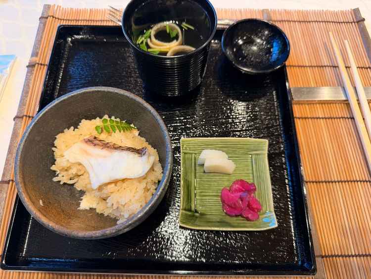 試食時の椀物。めで"たい"。