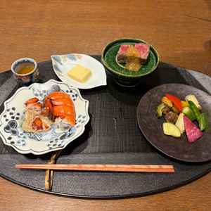 素材の味を大事にされていて、シェフが披露宴中に丁寧に料理説明をしてくださったのが嬉しかったです。