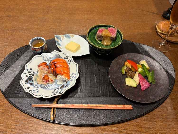 素材の味を大事にされていて、シェフが披露宴中に丁寧に料理説明をしてくださったのが嬉しかったです。