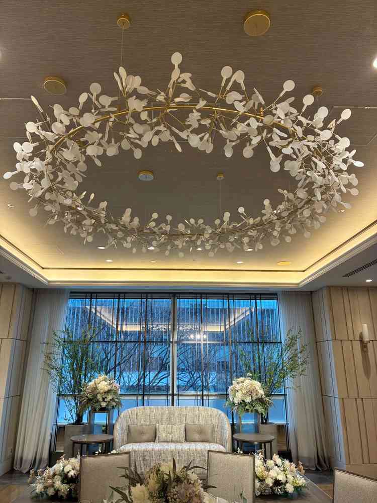 新しい会場のシャンデリアが素敵だった。