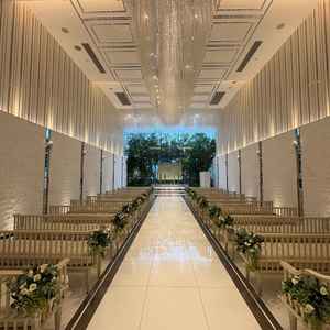 白と緑がとても綺麗だった。雨が降っても、曇りの日でも明るく見えそうで良かった。理想的なチャペル。