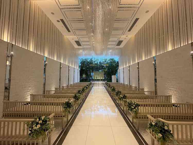 白と緑がとても綺麗だった。雨が降っても、曇りの日でも明るく見えそうで良かった。理想的なチャペル。