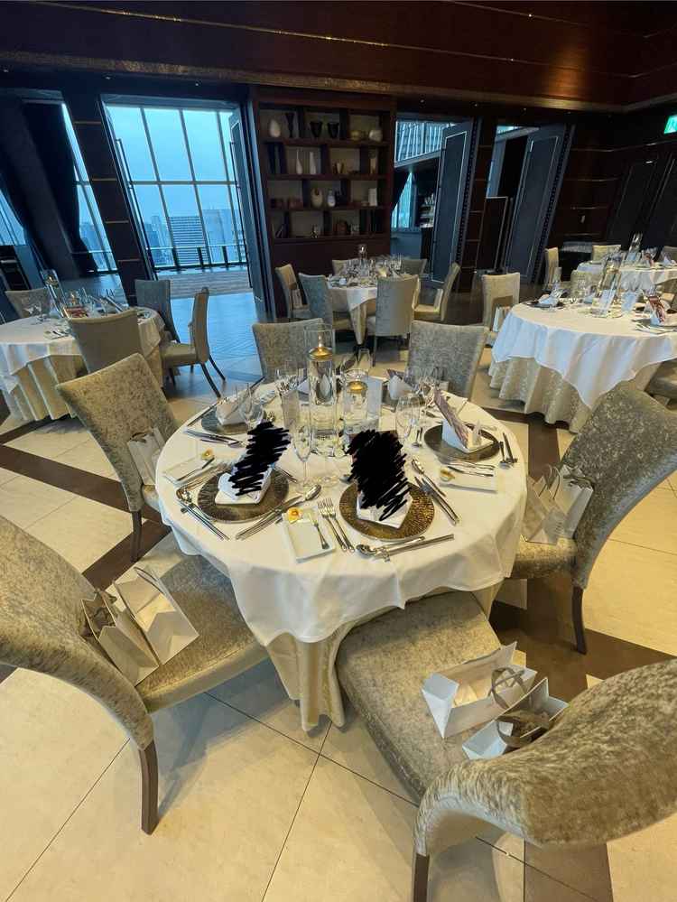 披露宴会場は開放感がありラグジュアリー感がありました