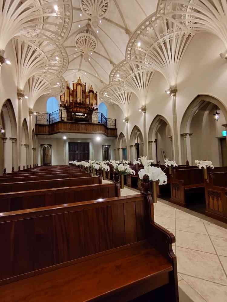 大聖堂内は荘厳で迫力がありました。