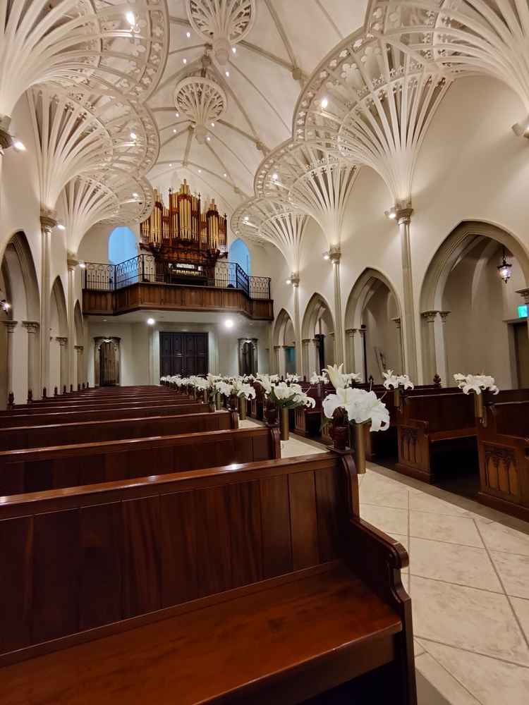 大聖堂内は荘厳で迫力がありました。