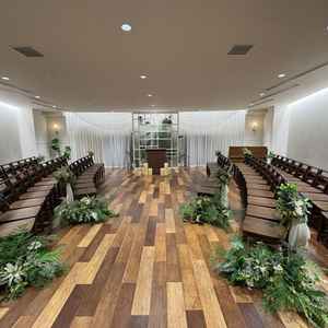 挙式会場 改装後イメージはシックな印象