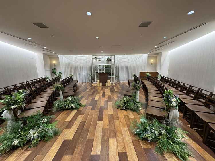 挙式会場 改装後イメージはシックな印象