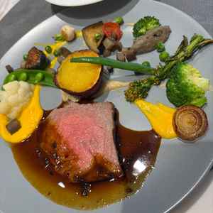 試食のメイン料理。華やかな盛り付けで味もとても美味しかったです。