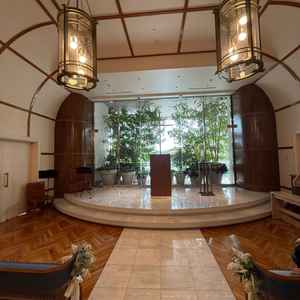 船の中をイメージした挙式会場は色味もおしゃれで素敵でした！