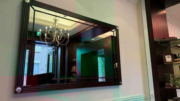 エントランスにメッセージを書き込める鏡がよかった。