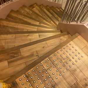 挙式会場からの階段