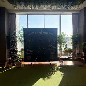 披露宴会場の隣にあるスペースが2パターンあって芝生のスペースはベビーやキッズにいいと思いました。