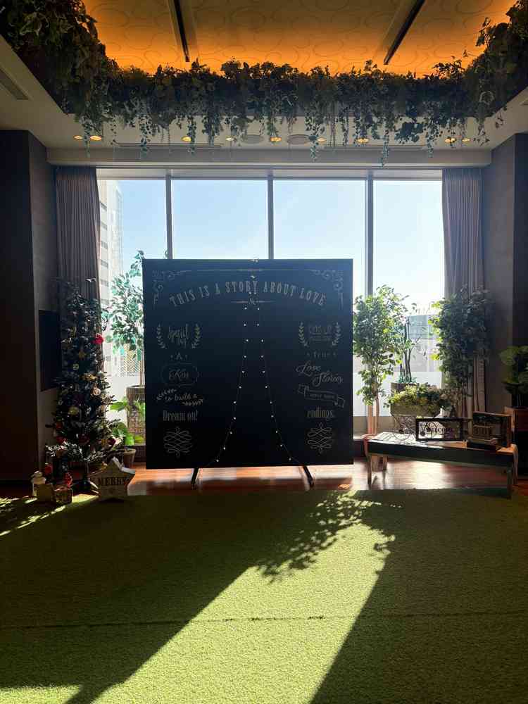 披露宴会場の隣にあるスペースが2パターンあって芝生のスペースはベビーやキッズにいいと思いました。