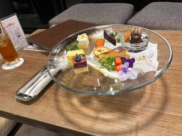 スイーツの試食です。ブライダルサロン自体とてもいい香りがしました。