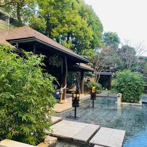 披露宴会場の横に併設されているスペースです。リゾートに来たような雰囲気があり、ラグジュアリーでした。