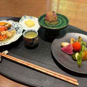 出汁のうまみをベースにした、和風フレンチ。