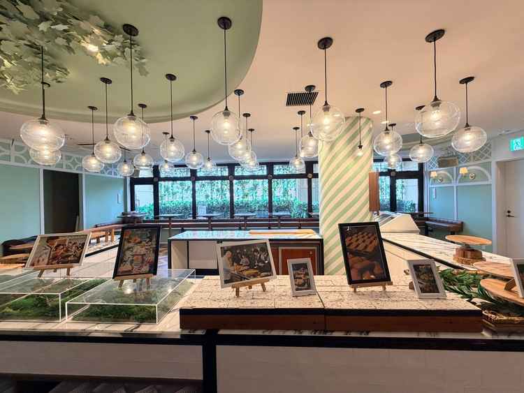 披露宴後半ではスイーツビュッフェで別会場に移動します。雰囲気もガラッと変わり良かったです。