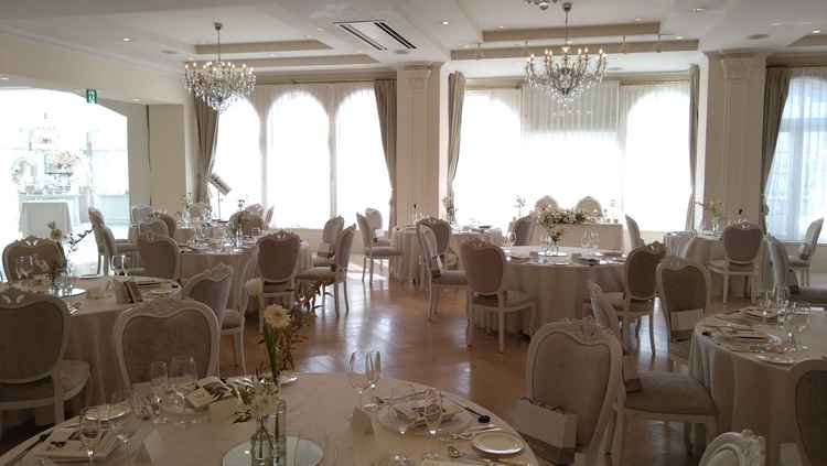 南側に面した披露宴会場も自然光が入り明るい