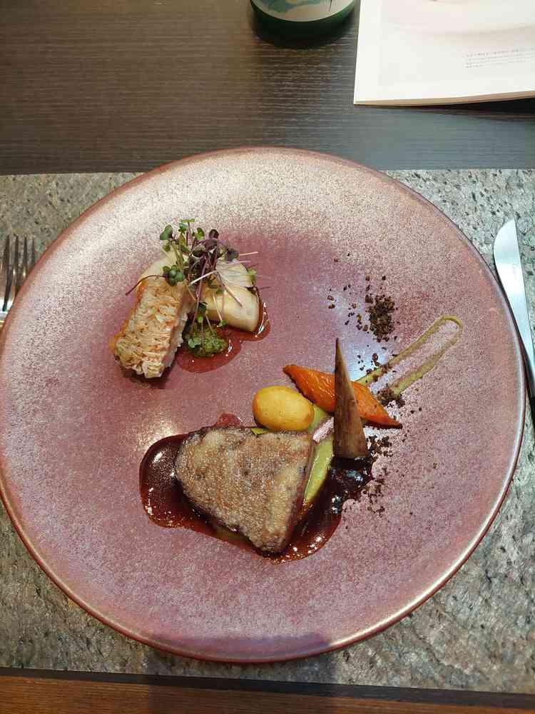 試食で頂いたお魚料理とお肉料理　上品な味付けでした