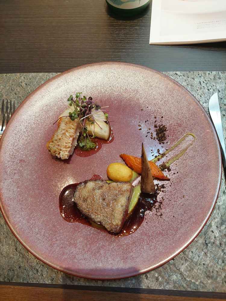 試食で頂いたお魚料理とお肉料理　上品な味付けでした