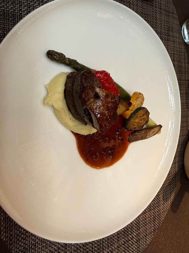 メインのお肉料理です。とても柔らかくて美味しかったです