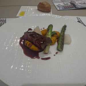 メイン料理の試食の写真です。
