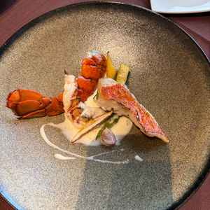 試食時のエビ、魚料理