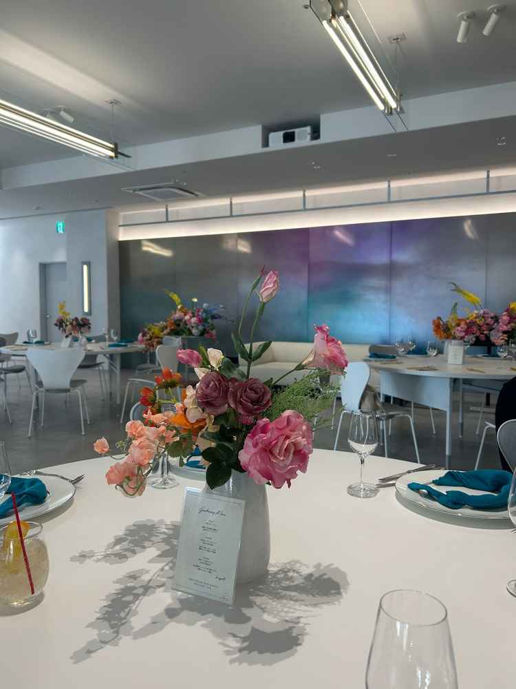 料理試食で案内された４階の会場。洗練された雰囲気。