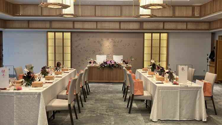 会場全体。明るくて華やかな印象を持ちました。