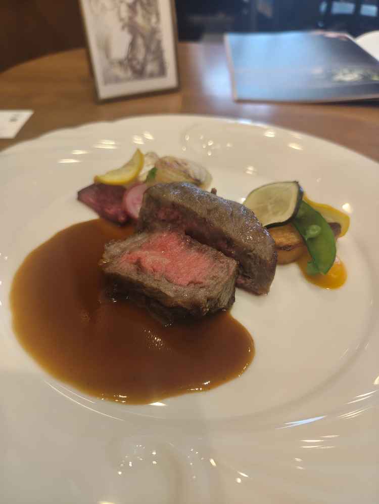 試食ではお肉料理をいただきました。見た目もきれいで、味も楽しめました。