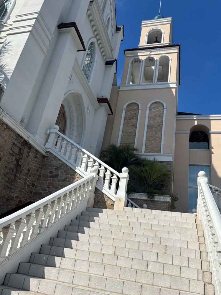 大階段で写真撮影ができます。ドローンによる空撮もできるとのことでした。