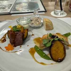 こだわりの料理。「お箸で食べられるフレンチ」がコンセプト。